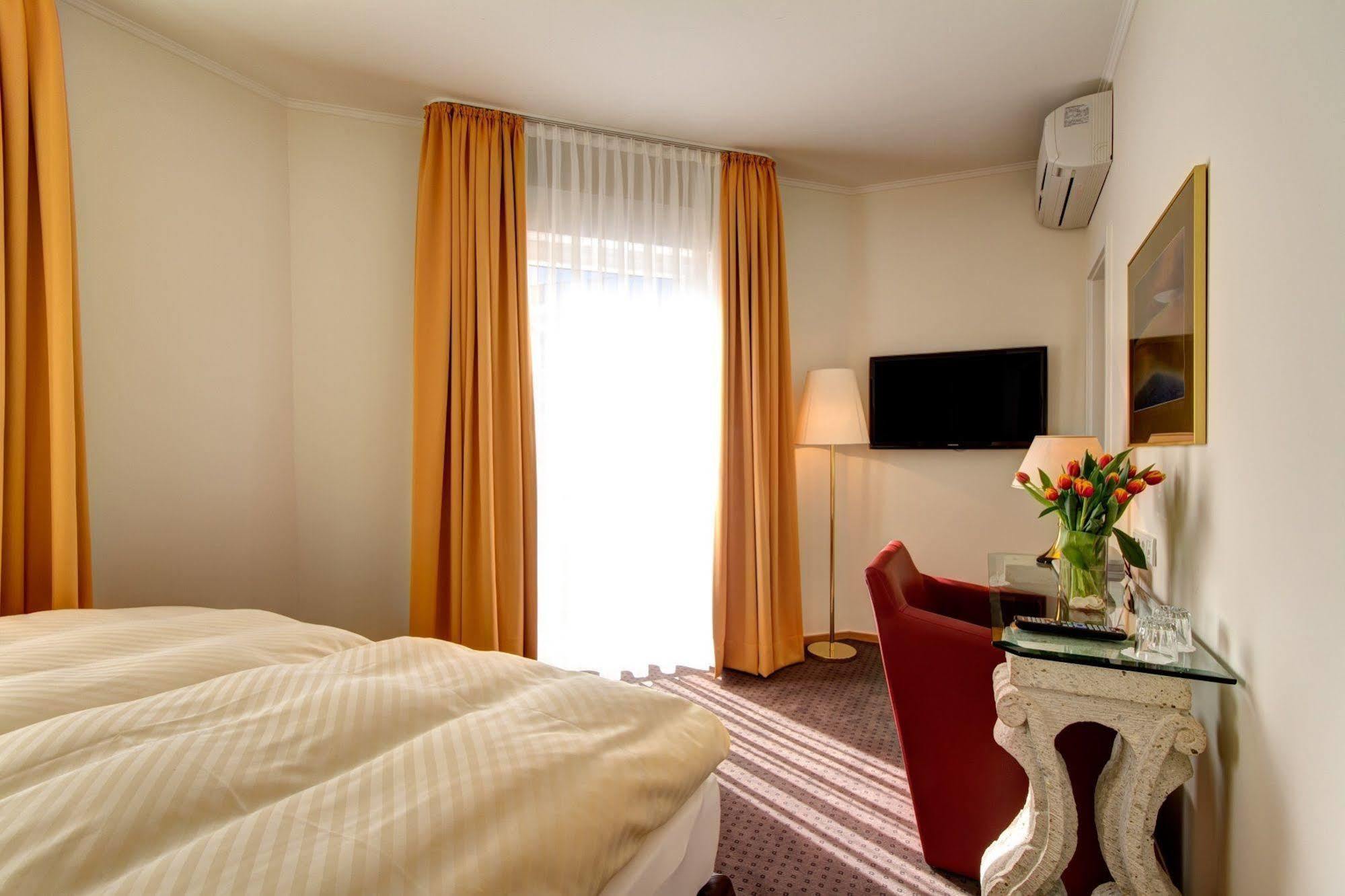 Hotel Heidelberger Hof ภายนอก รูปภาพ