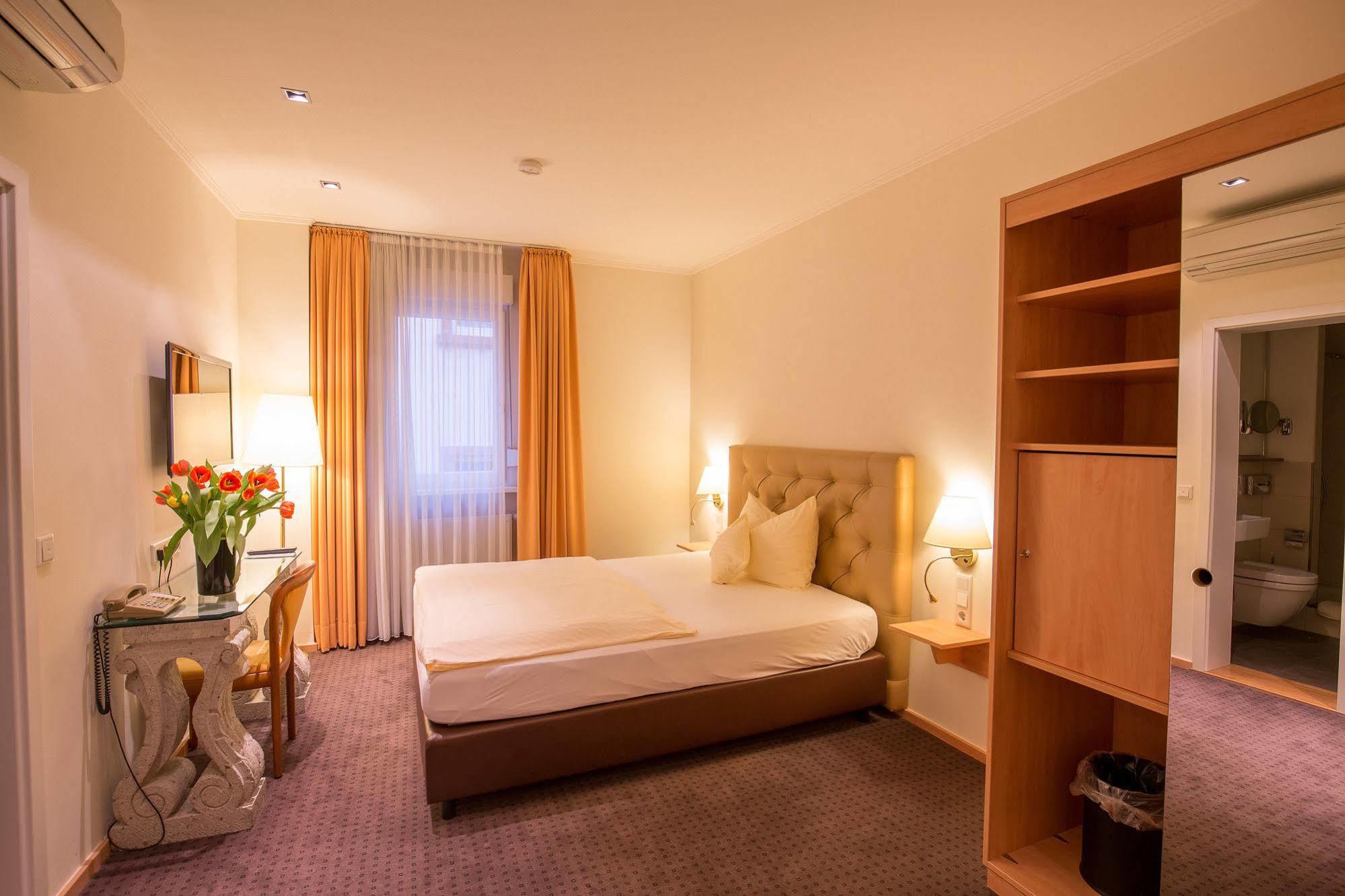 Hotel Heidelberger Hof ภายนอก รูปภาพ